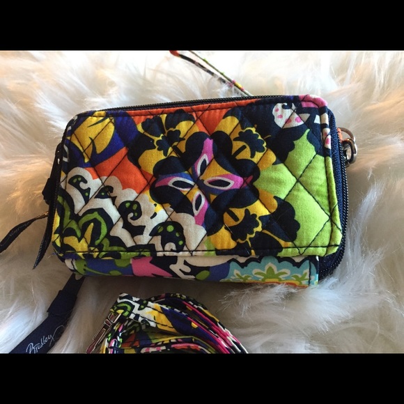 Vera Bradley Handbags - Vera Bradley convertible wallet